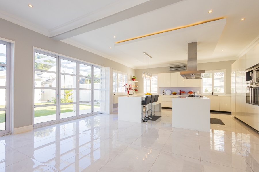 7 Bedroom Property for Sale in Flamingo Vlei Western Cape